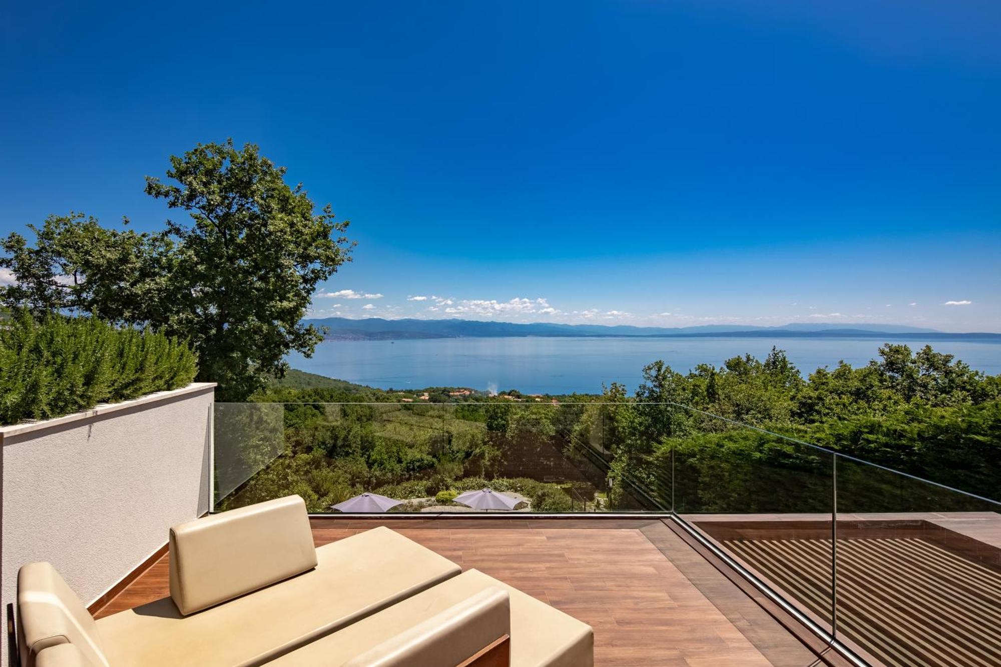 Villa Altavista - Seaview & Relax With Heated Pool & Minigolf Опатия Екстериор снимка